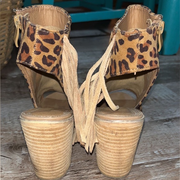 Cheetah/Leopard Open Toe Fringe Wedge - Picture 7 of 8